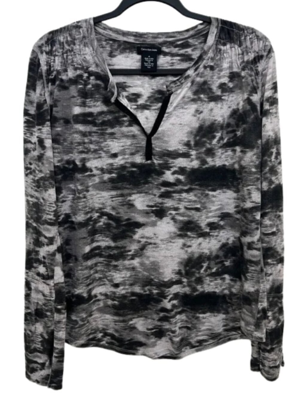 Calvin Klein Jeans Tie-Dye Long-Sleeve Collarless V-Neck Top Black/Gray - Size M